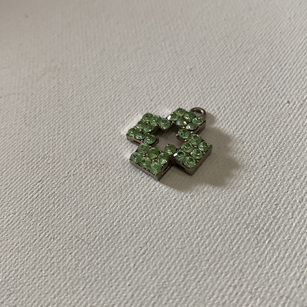 Cross charm - Picture 2 of 3